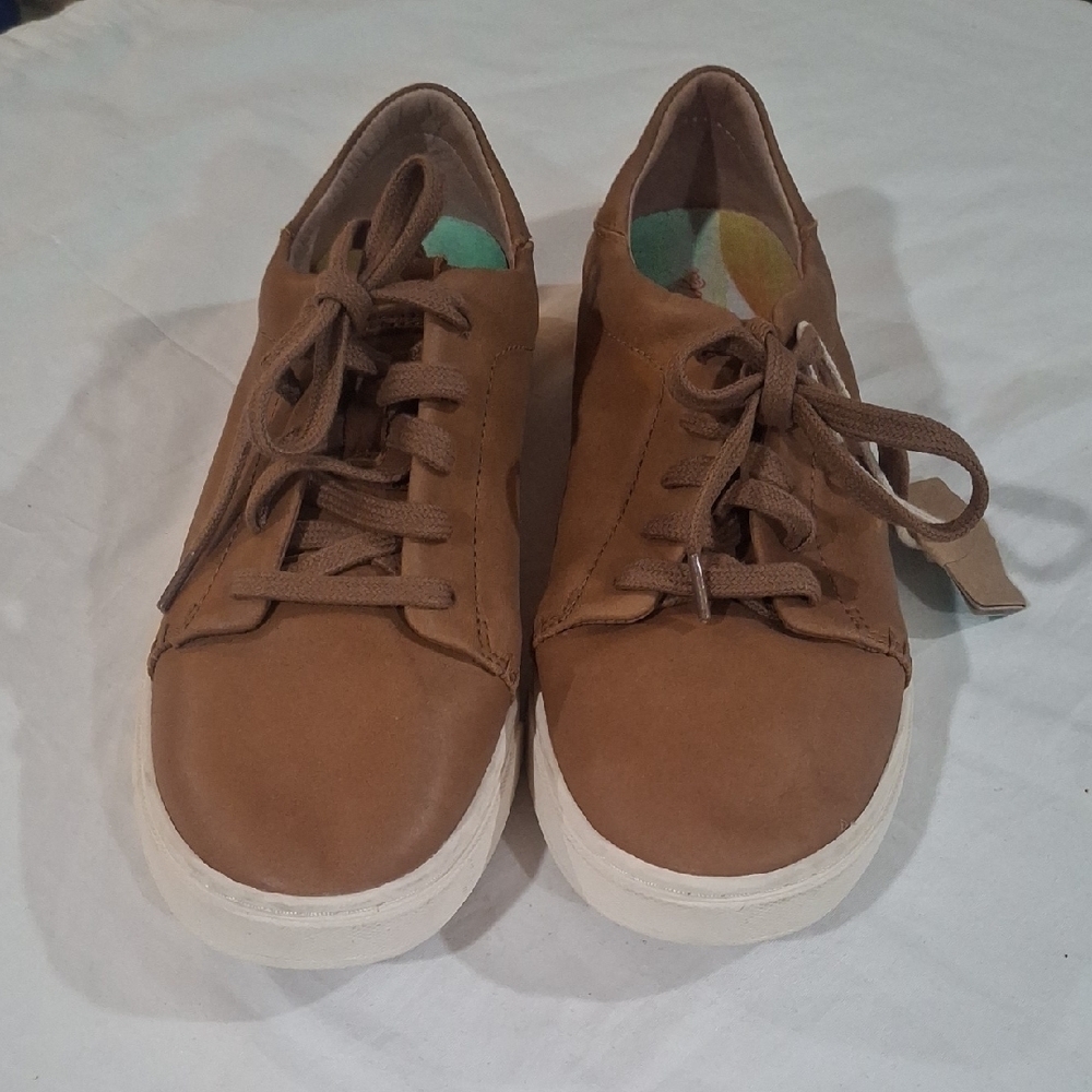 New.OluKai Women's Tan Sneakers